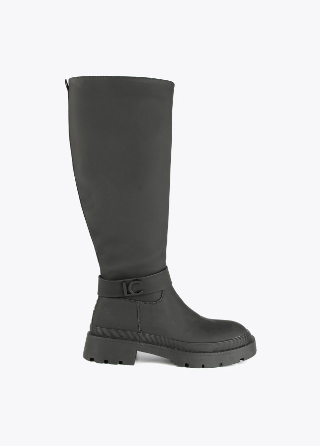 Rubberised knee-high boots