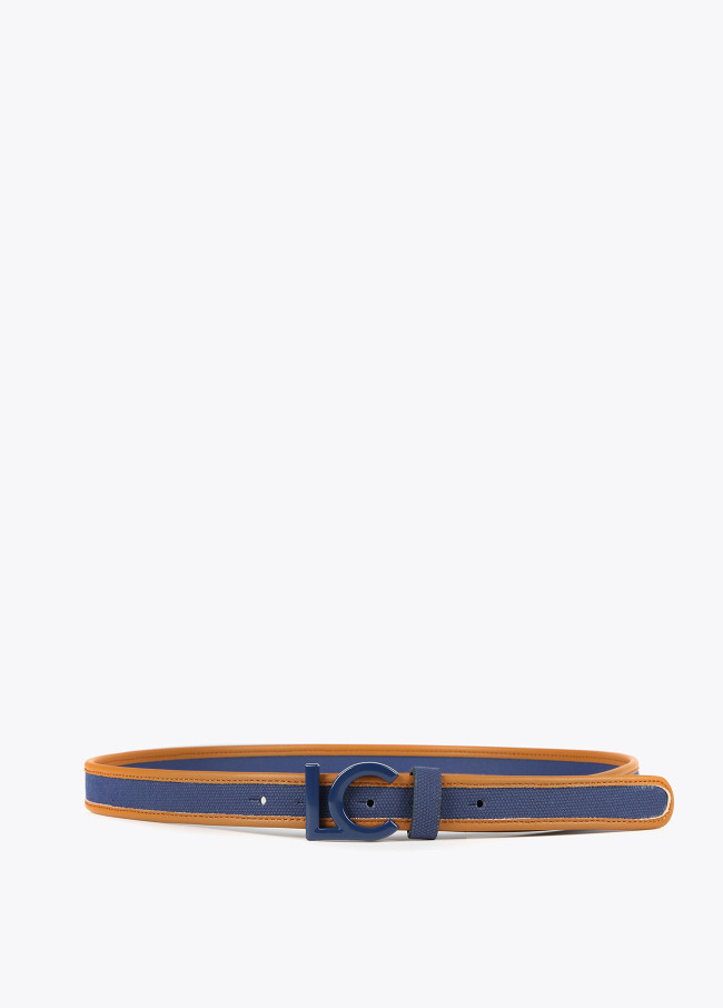 Wide belt in contrast materials