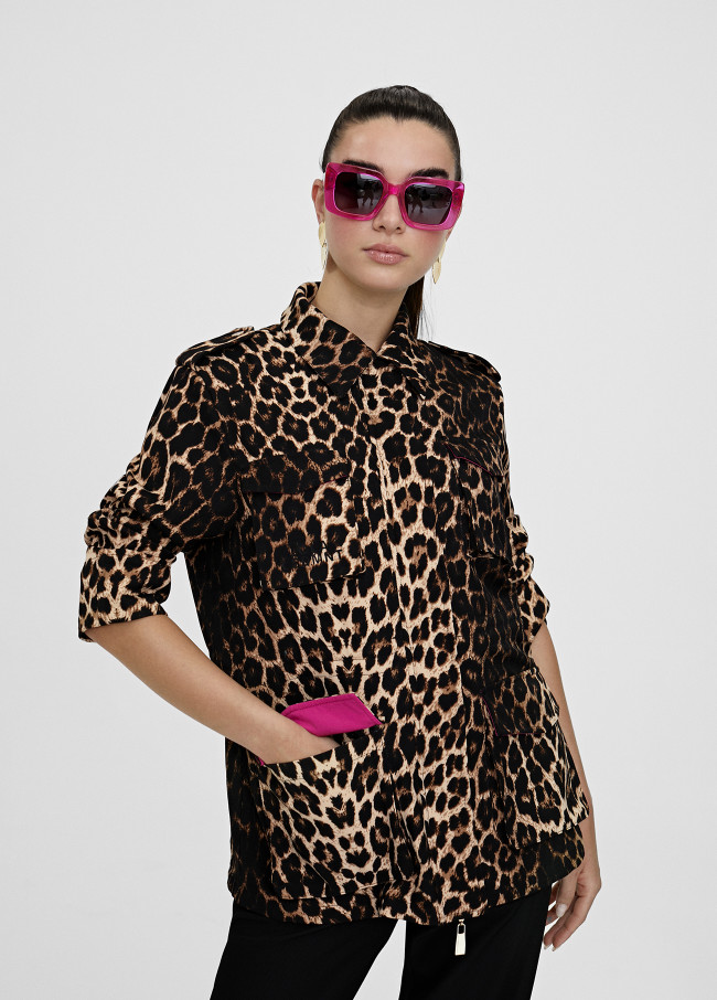 Casaco em animal print