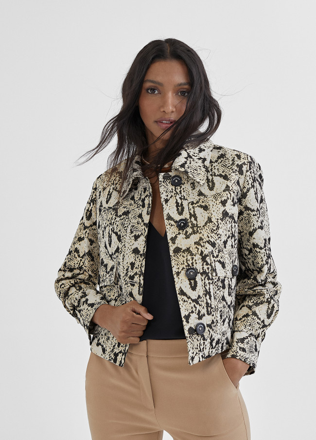 Kurze Jacke mit Schlangenprint