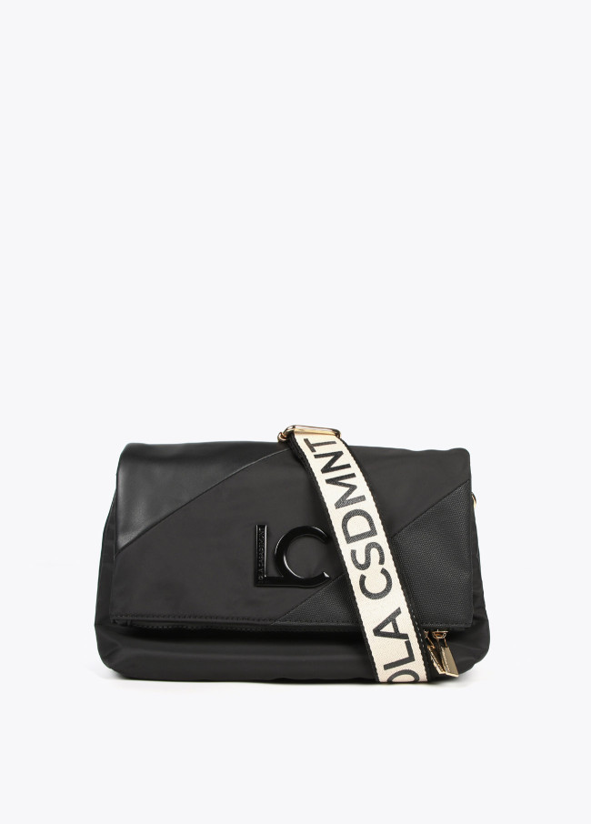 Crossbody bag in contrasting materials