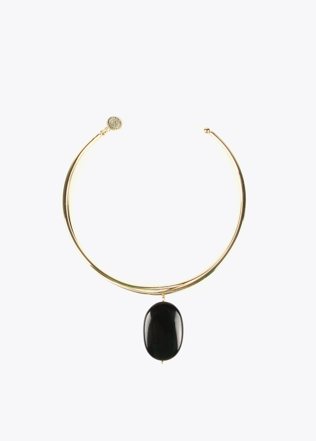 Choker dourado com pendente