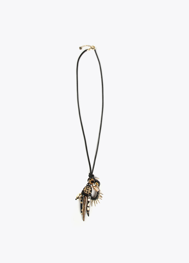 Collier avec pendentif multi-perles en v