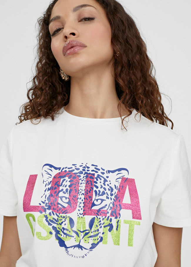 T-shirt com posicionamento de Lola estam