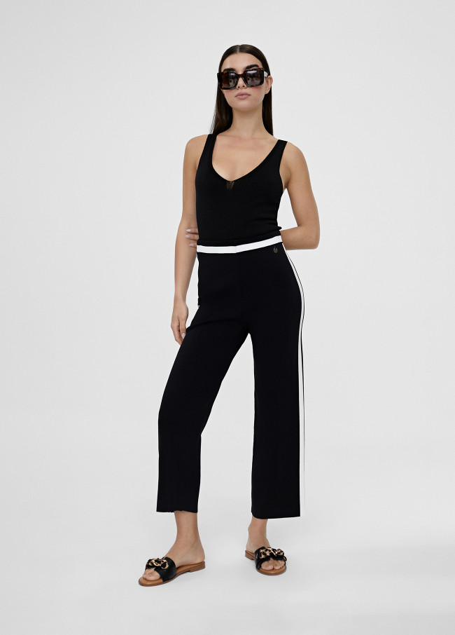 Wide knit trousers