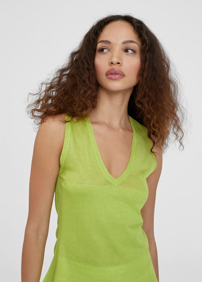 Plain-coloured knit top