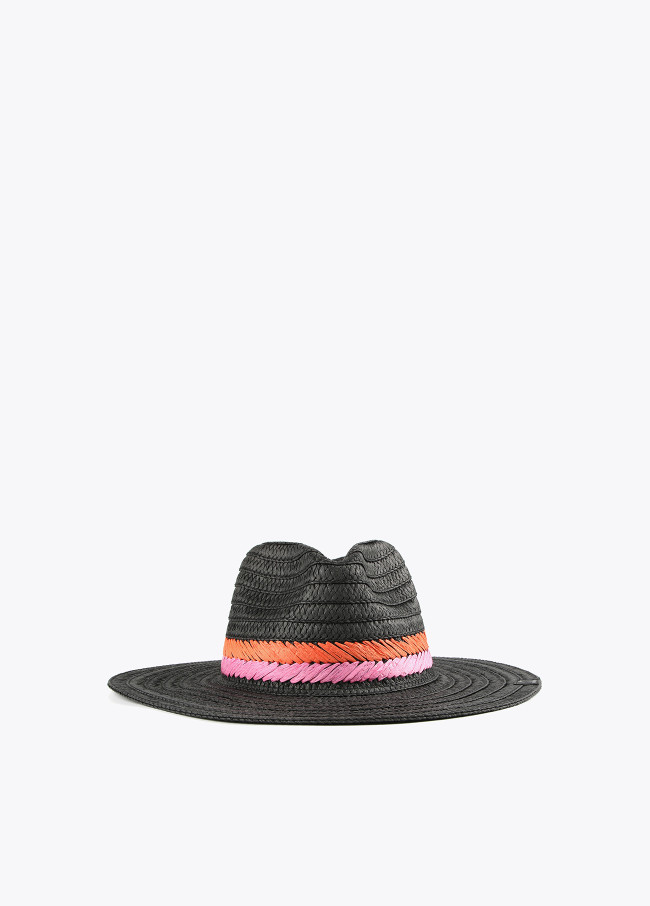 Chapeau avec détails de couleur