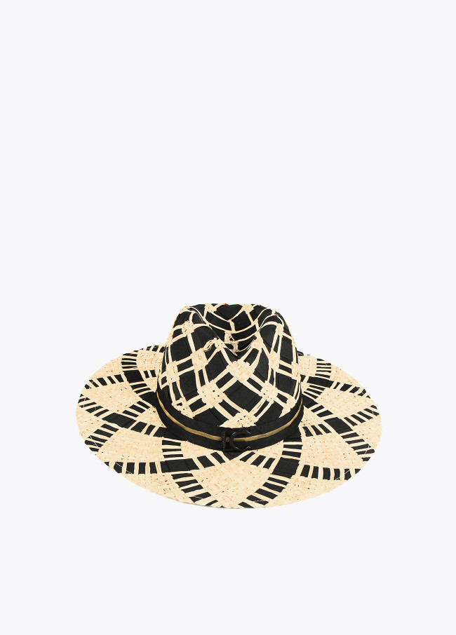 Two-tone woven hat